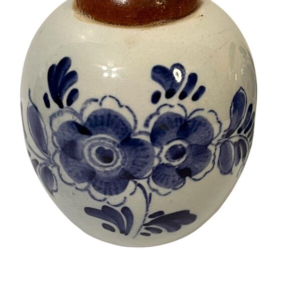 Vintage Delft Blue Salt & Pepper Shakers Holland Netherlands Flower Wood Top 2.5 - Picture 8 of 10